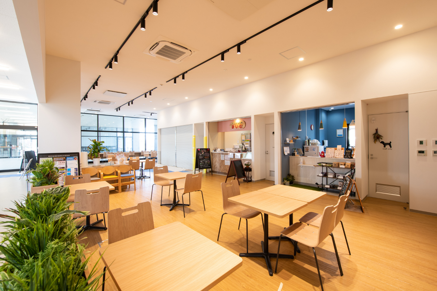 メリカのカフェラウンジ内観
