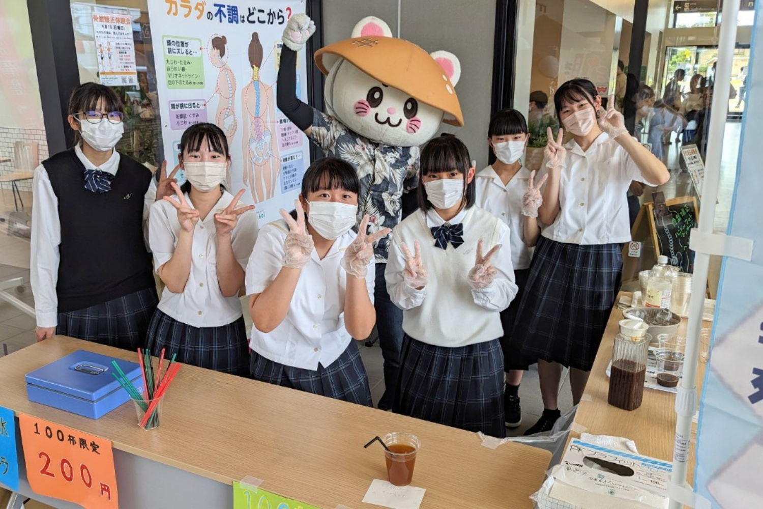 高校生との共同企画ブースとばいにゃこさん
